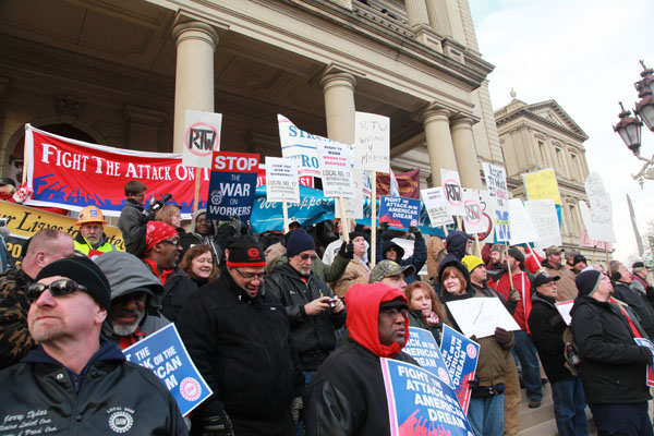VIDEO: Ray Kamaly sings “I’m stickin’ with the union” during Right To Work protest